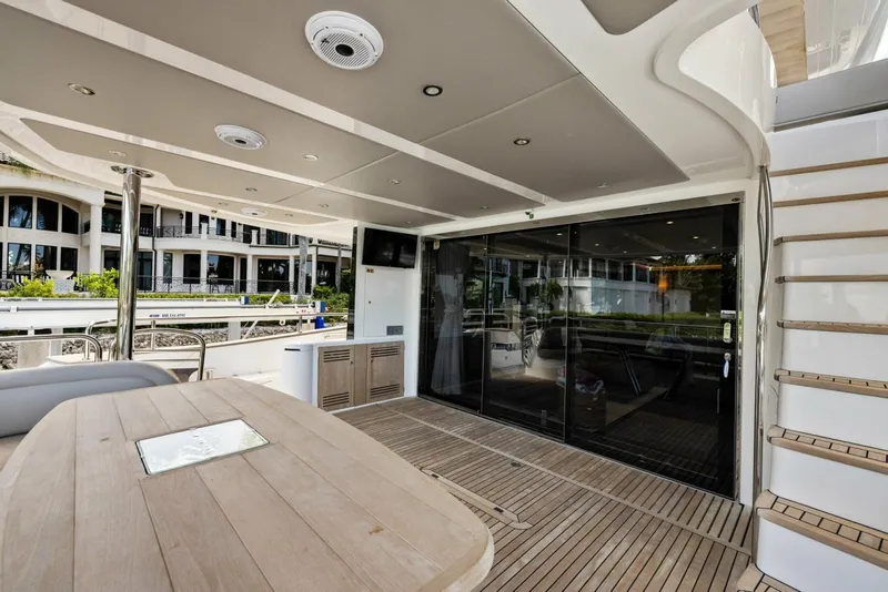 Slide: The Image of Aft Deck 2018 Sunseeker 95 Motoryacht JUST ONE MORE - 7762124