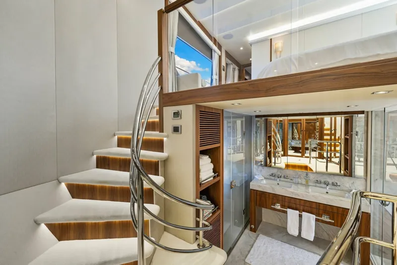 Slide: The Image of Master Suite 2018 Sunseeker 95 Motoryacht JUST ONE MORE - 7762102