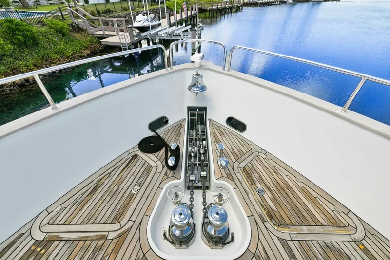 Slide: The Image of Bow 2018 Sunseeker 95 Motoryacht JUST ONE MORE - 7762136