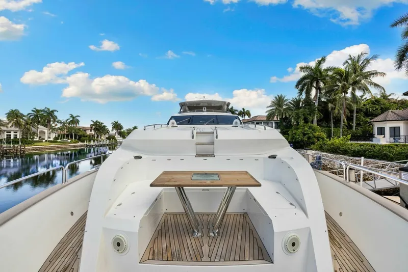 Slide: The Image of Bow 2018 Sunseeker 95 Motoryacht JUST ONE MORE - 7762135