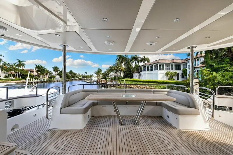 Slide: The Image of Aft Deck 2018 Sunseeker 95 Motoryacht JUST ONE MORE - 7762123