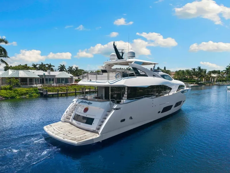 Slide: The Image of Starboard Aft Profile 2018 Sunseeker 95 Motoryacht JUST ONE MORE - 7762142