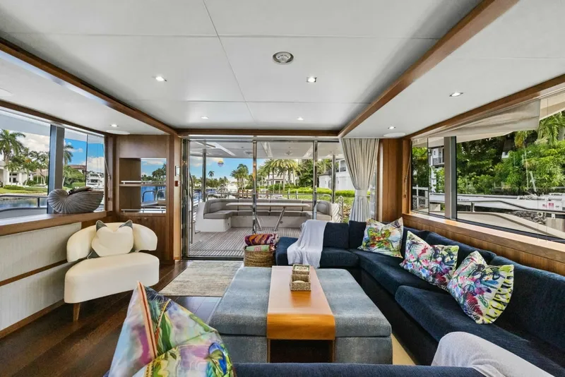 Slide: The Image of Saloon 2018 Sunseeker 95 Motoryacht JUST ONE MORE - 7762090