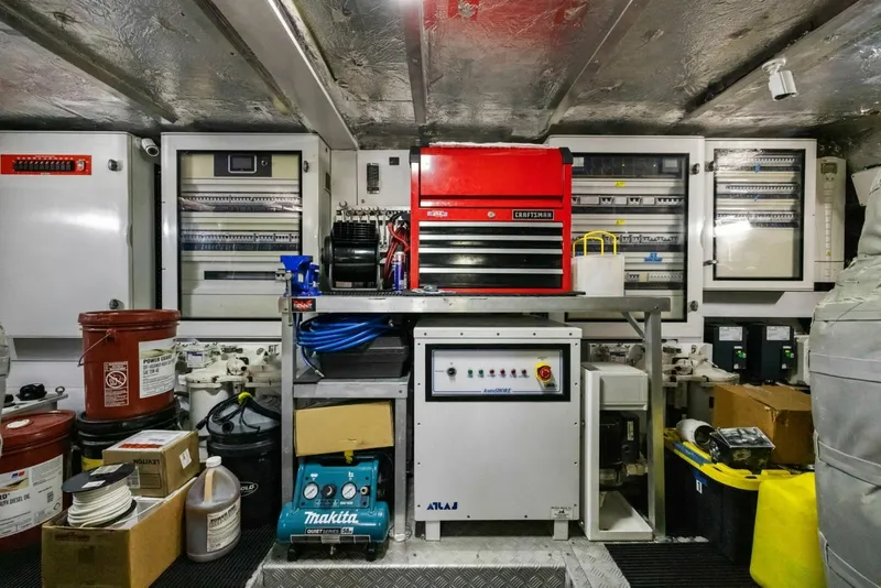 Slide: The Image of Engine Room 2018 Sunseeker 95 Motoryacht JUST ONE MORE - 7762138