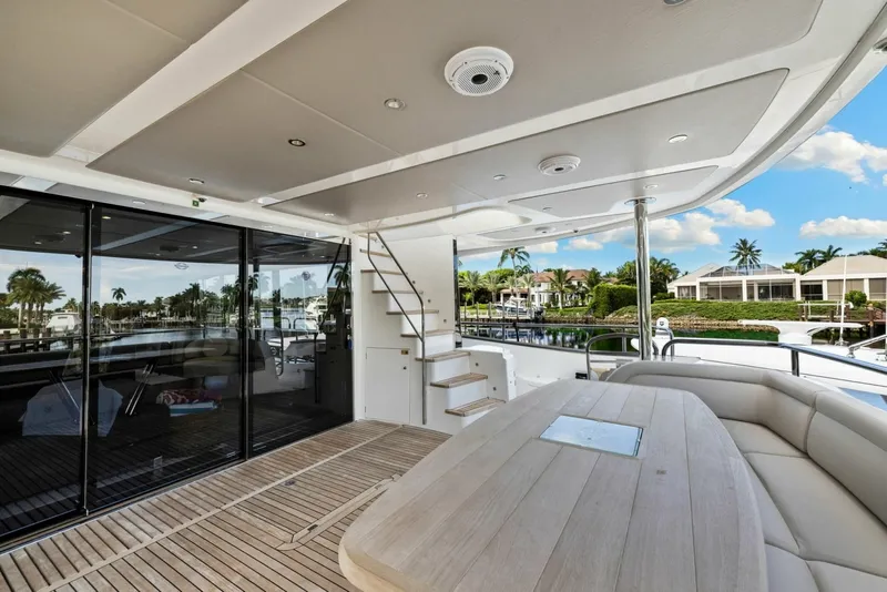 Slide: The Image of Aft Deck 2018 Sunseeker 95 Motoryacht JUST ONE MORE - 7762125