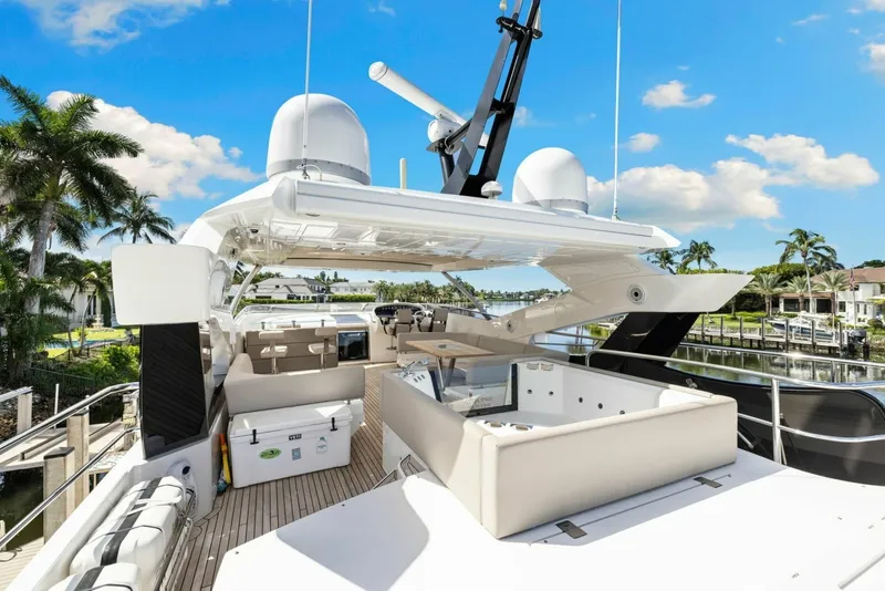 Slide: The Image of Bridge Deck 2018 Sunseeker 95 Motoryacht JUST ONE MORE - 7762133