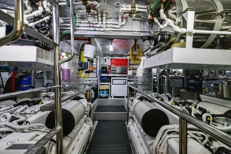 Slide: The Image of Engine Room 2018 Sunseeker 95 Motoryacht JUST ONE MORE - 7762137