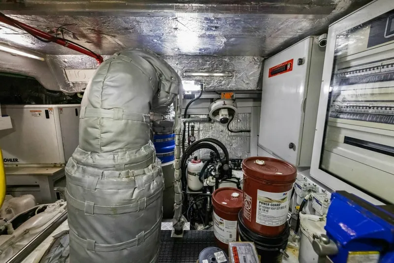 Slide: The Image of Engine Room 2018 Sunseeker 95 Motoryacht JUST ONE MORE - 7762139
