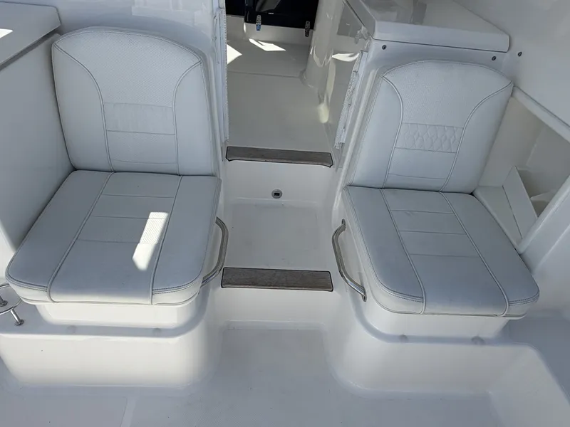 Slide: The Image of Pursuit OS 355 Offshore 2023 - 7664905