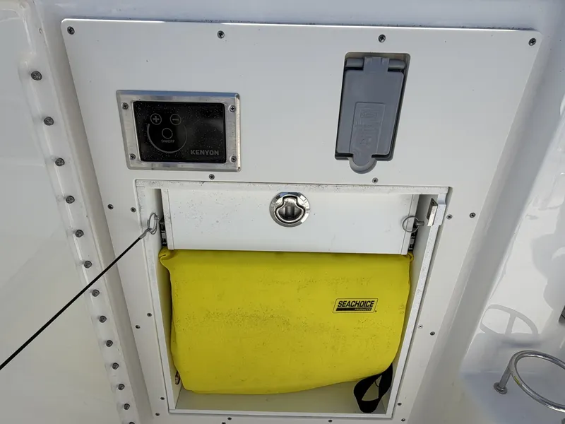 Slide: The Image of Pursuit OS 355 Offshore 2023 - 7664907