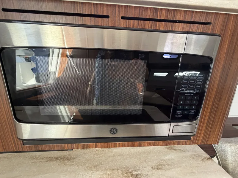 Slide: The Image of Pursuit OS 355 Offshore 2023 - 7664864