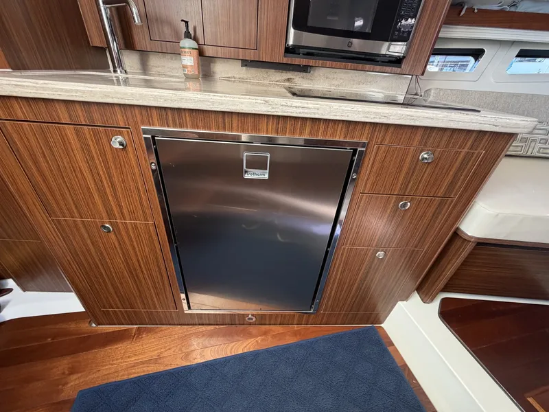 Slide: The Image of Pursuit OS 355 Offshore 2023 - 7664879