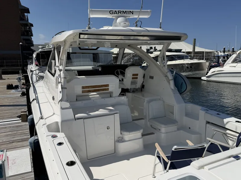 Slide: The Image of Pursuit OS 355 Offshore 2023 - 7664920