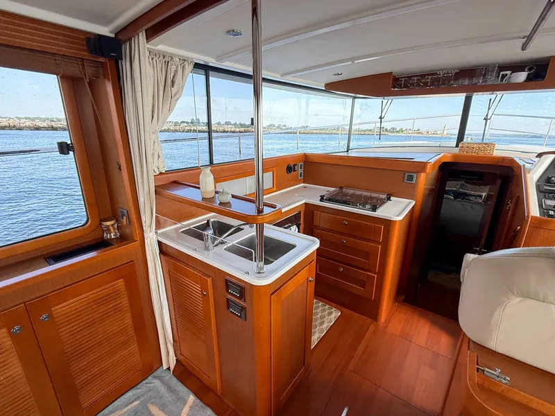 Slide: The Image of Beneteau Swift Trawler 44 2015 - 7669342