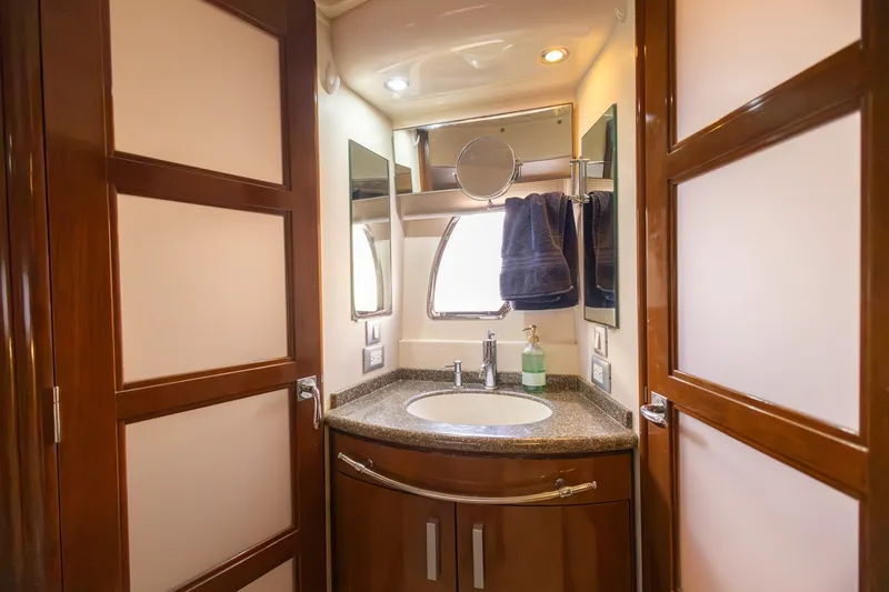 Slide: The Image of Carver Yachts Voyager SE 2007 - 7669717