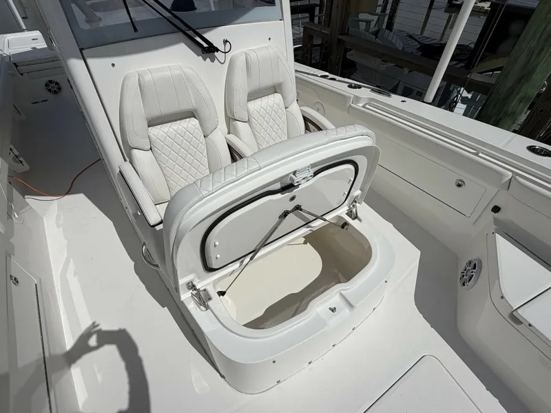 Slide: The Image of Regulator Marine 30XO 2024 - 7669930