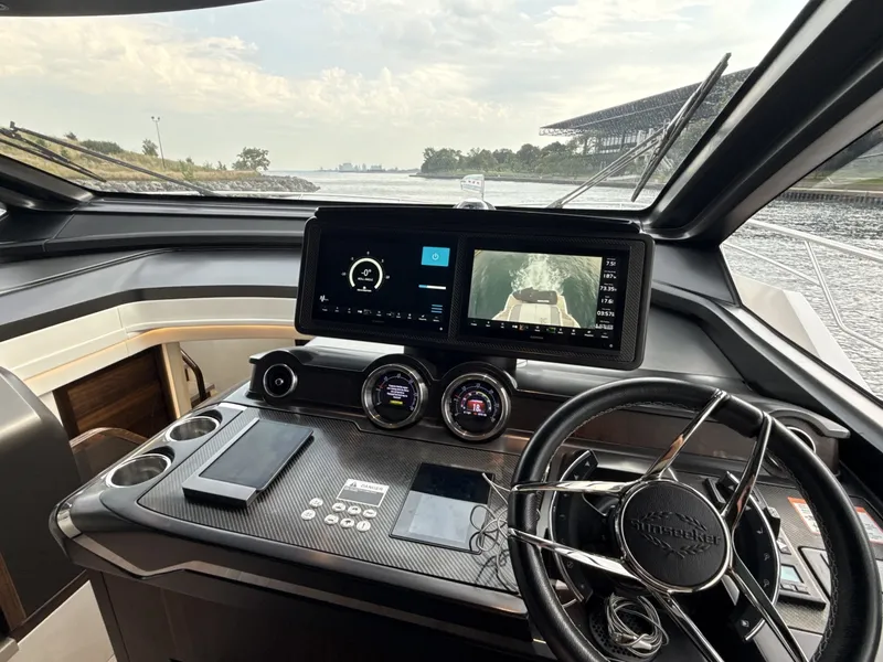 Slide: The Image of Sunseeker Predator 65 2023 - 7671659