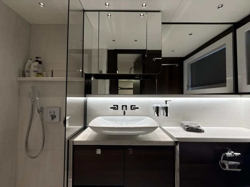 Slide: The Image of Sunseeker Predator 65 2023 - 7719438
