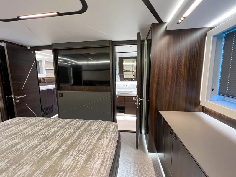 Slide: The Image of Sunseeker Predator 65 2023 - 7719431