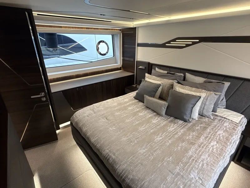 Slide: The Image of Sunseeker Predator 65 2023 - 7671675