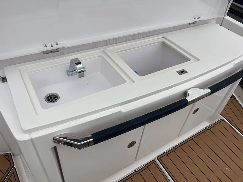 Slide: The Image of Axopar 37 XC Cross Cabin 2021 - 7671467