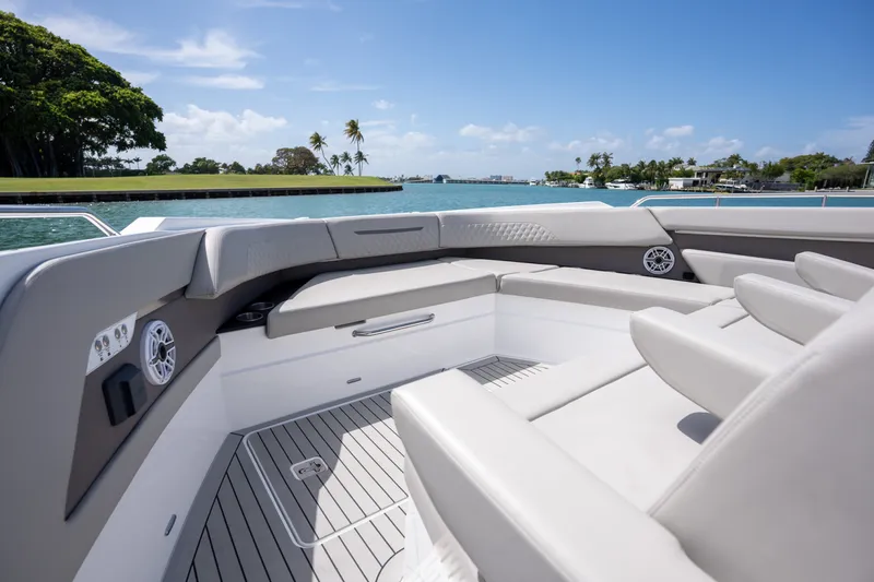 Slide: The Image of Cruisers 50 GLS 2024 - 7671713