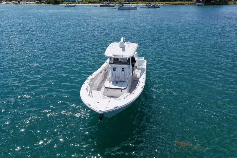 Slide: The Image of Sea Fox 328 Commander 2025 - 7875043