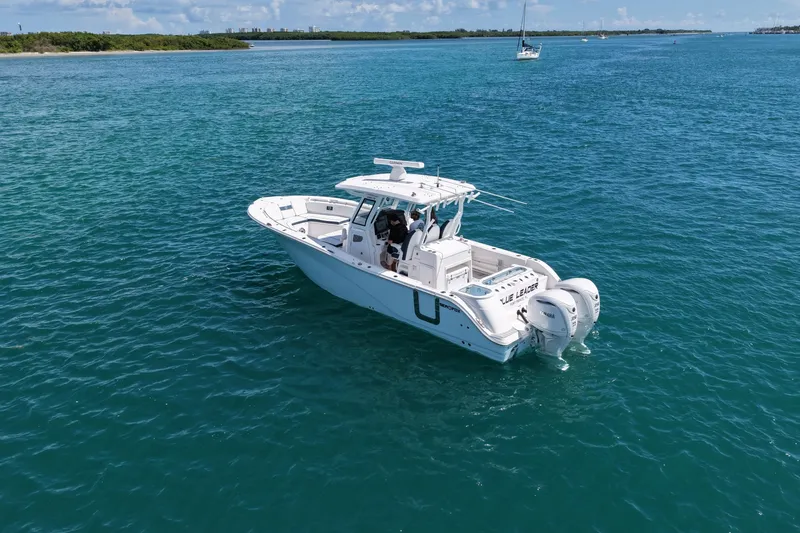 Slide: The Image of Sea Fox 328 Commander 2025 - 7875036