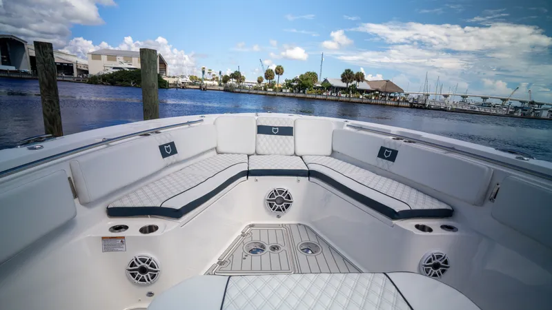 Slide: The Image of Sea Fox 328 Commander 2025 - 7875023