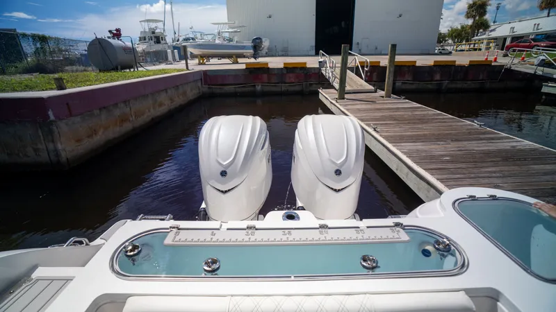Slide: The Image of Sea Fox 328 Commander 2025 - 7875034