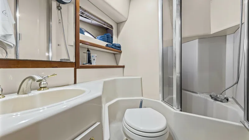 Slide: The Image of 2007 Meridian 490 SE Pilothouse Trust Forward Head - 7689953