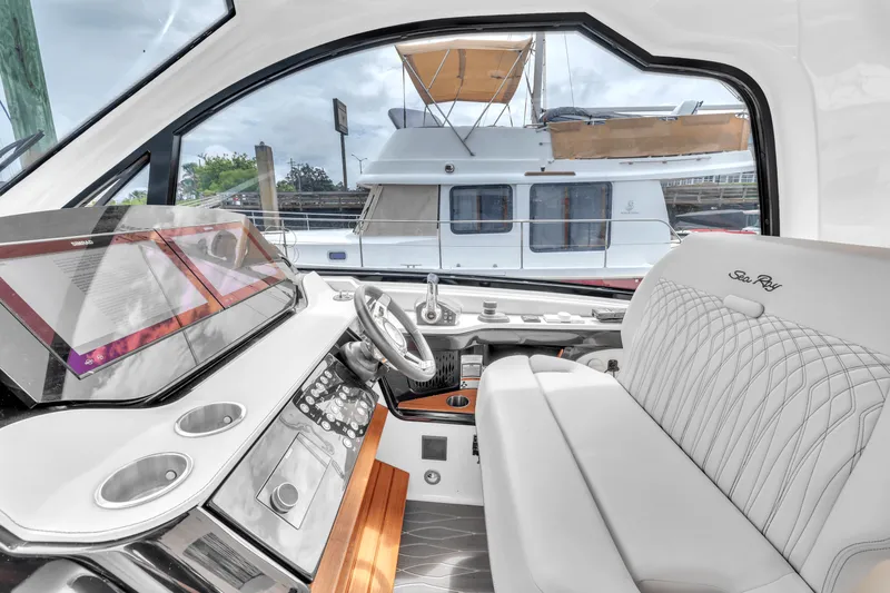 Slide: The Image of Sea Ray SUNDANCER 370 OUTBOARD 2022 - 12