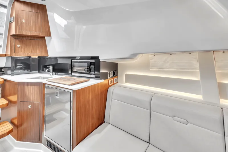 Slide: The Image of Sea Ray SUNDANCER 370 OUTBOARD 2022 - 15