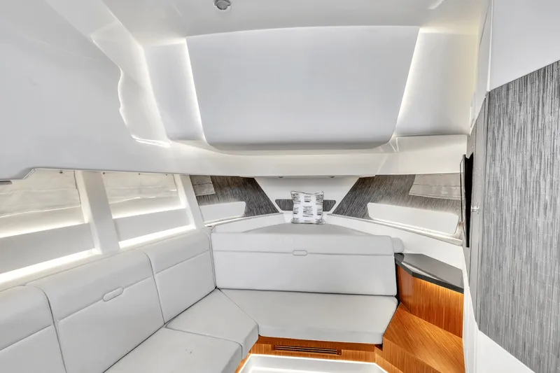 Slide: The Image of Sea Ray SUNDANCER 370 OUTBOARD 2022 - 17