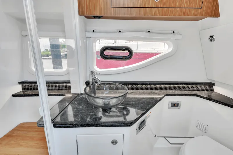 Slide: The Image of Sea Ray SUNDANCER 370 OUTBOARD 2022 - 19