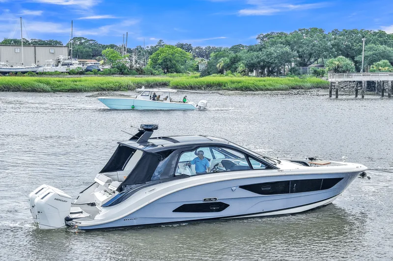 Slide: The Image of Sea Ray SUNDANCER 370 OUTBOARD 2022 - 2