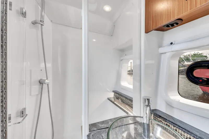 Slide: The Image of Sea Ray SUNDANCER 370 OUTBOARD 2022 - 20