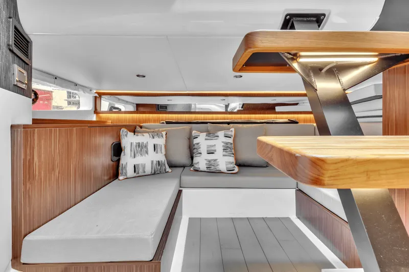 Slide: The Image of Sea Ray SUNDANCER 370 OUTBOARD 2022 - 21