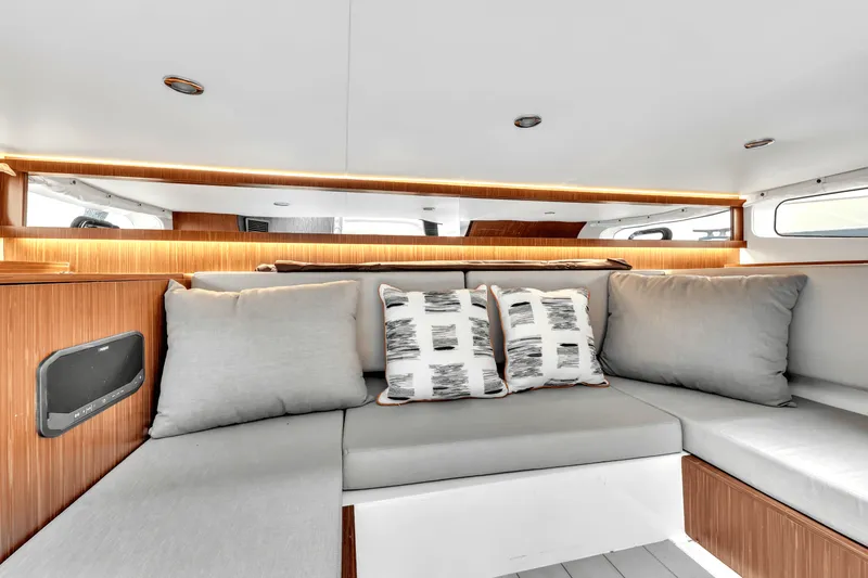 Slide: The Image of Sea Ray SUNDANCER 370 OUTBOARD 2022 - 23