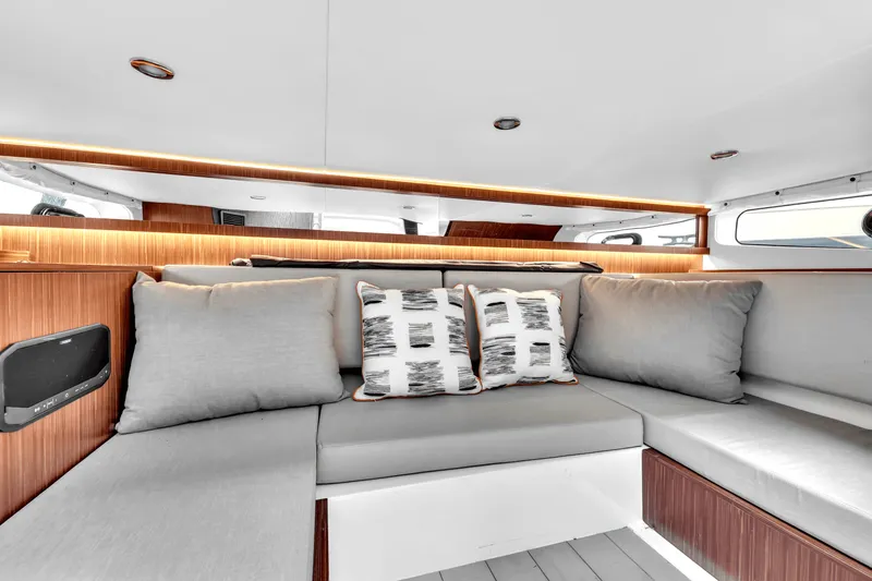 Slide: The Image of Sea Ray SUNDANCER 370 OUTBOARD 2022 - 24