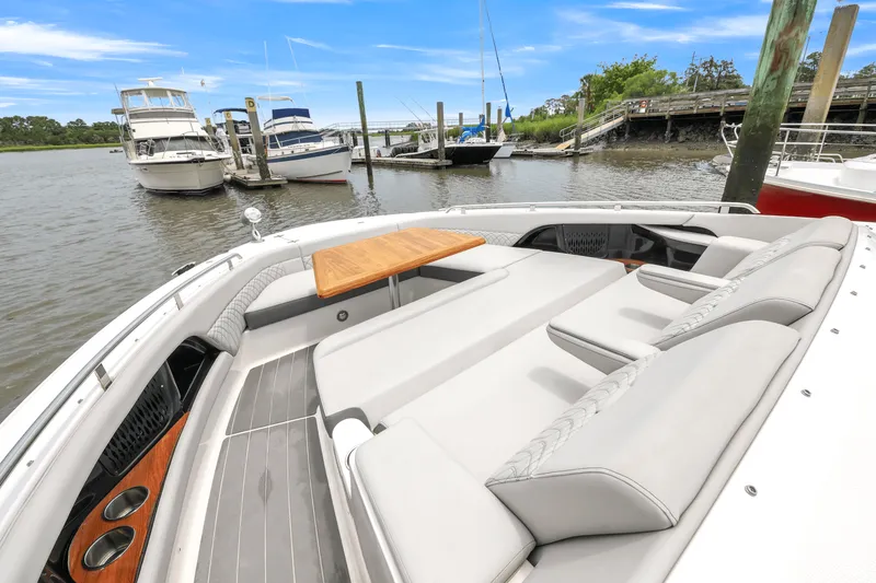 Slide: The Image of Sea Ray SUNDANCER 370 OUTBOARD 2022 - 25