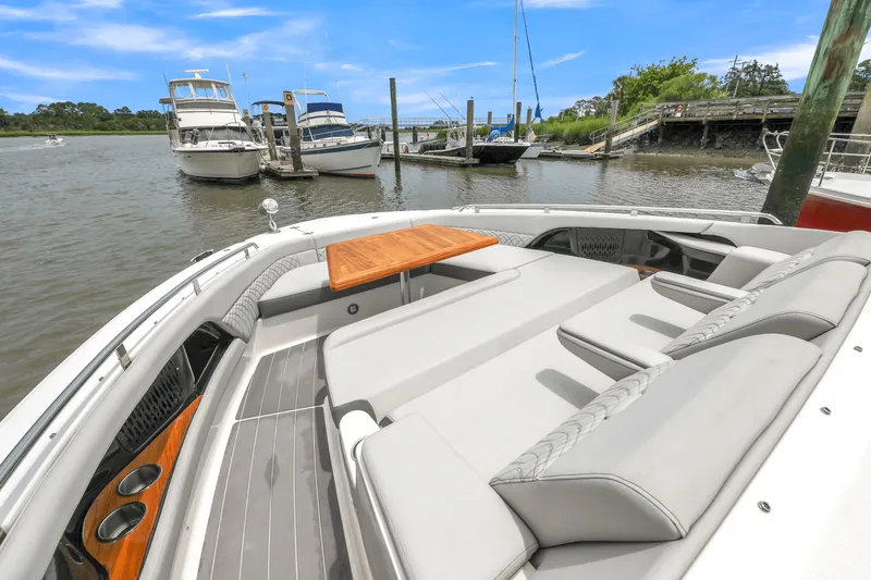 Slide: The Image of Sea Ray SUNDANCER 370 OUTBOARD 2022 - 26
