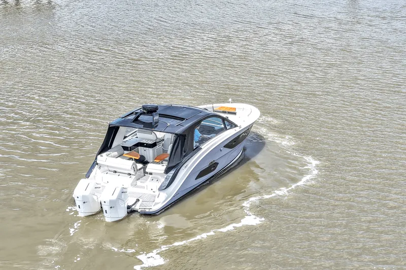 Slide: The Image of Sea Ray SUNDANCER 370 OUTBOARD 2022 - 4