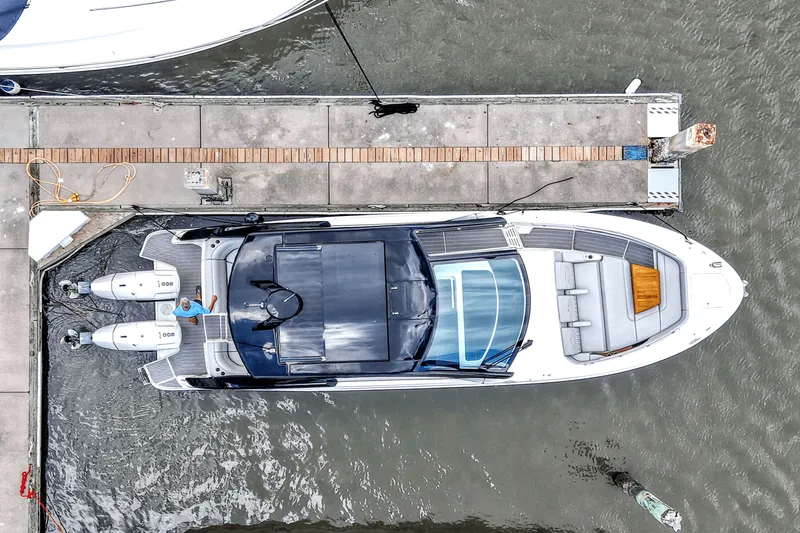 Slide: The Image of Sea Ray SUNDANCER 370 OUTBOARD 2022 - 5