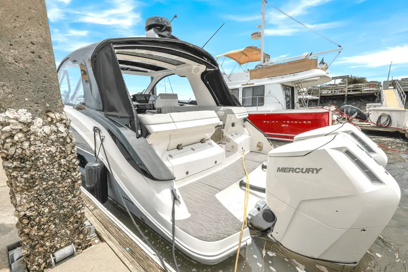 Slide: The Image of Sea Ray SUNDANCER 370 OUTBOARD 2022 - 6