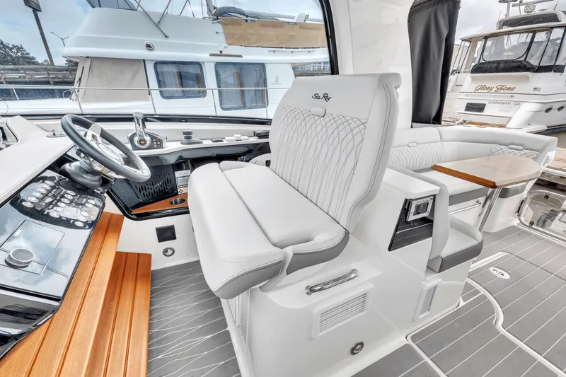 Slide: The Image of Sea Ray SUNDANCER 370 OUTBOARD 2022 - 9