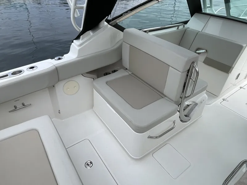 Slide: The Image of Boston Whaler 24 2023 - 7718920