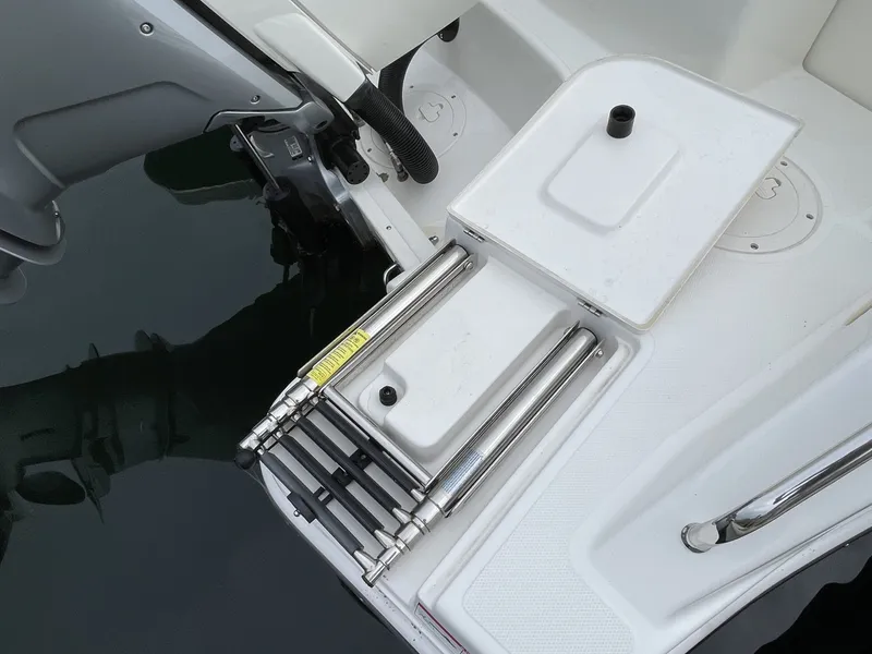 Slide: The Image of Boston Whaler 24 2023 - 7718913