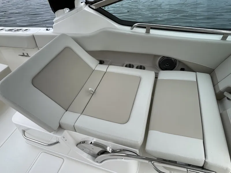Slide: The Image of Boston Whaler 24 2023 - 7718932