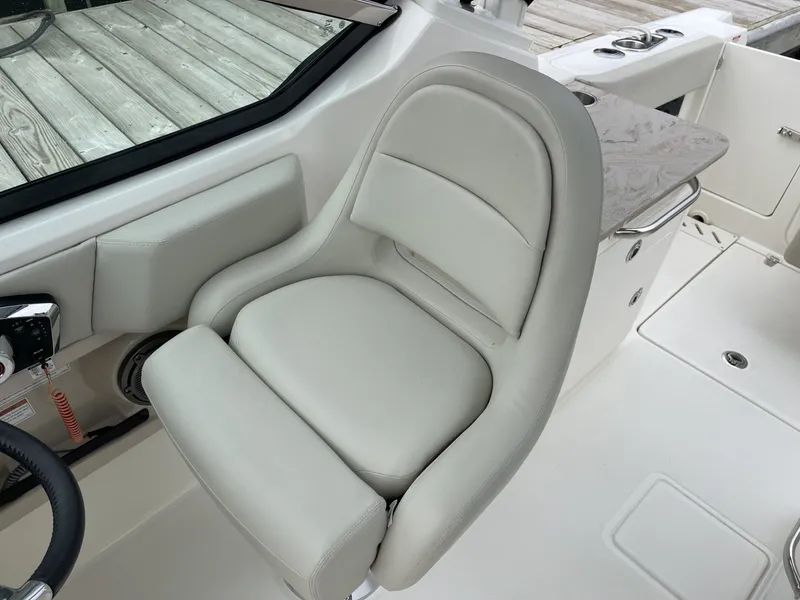 Slide: The Image of Boston Whaler 24 2023 - 7718946